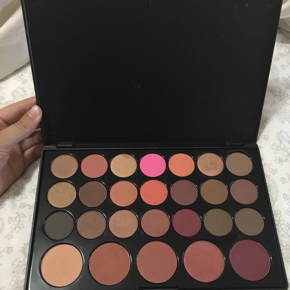 bh cosmetics blushed neutrals eyeshadow palette